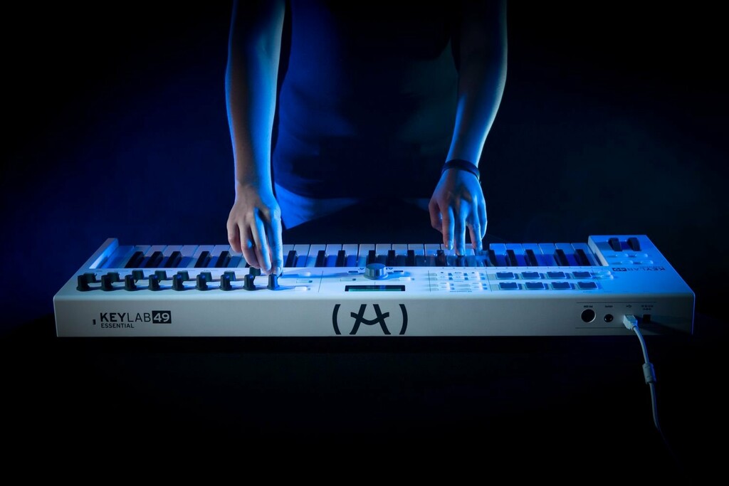 Arturia KeyLab Essential Mk3 49-key Keyboard Controller - White