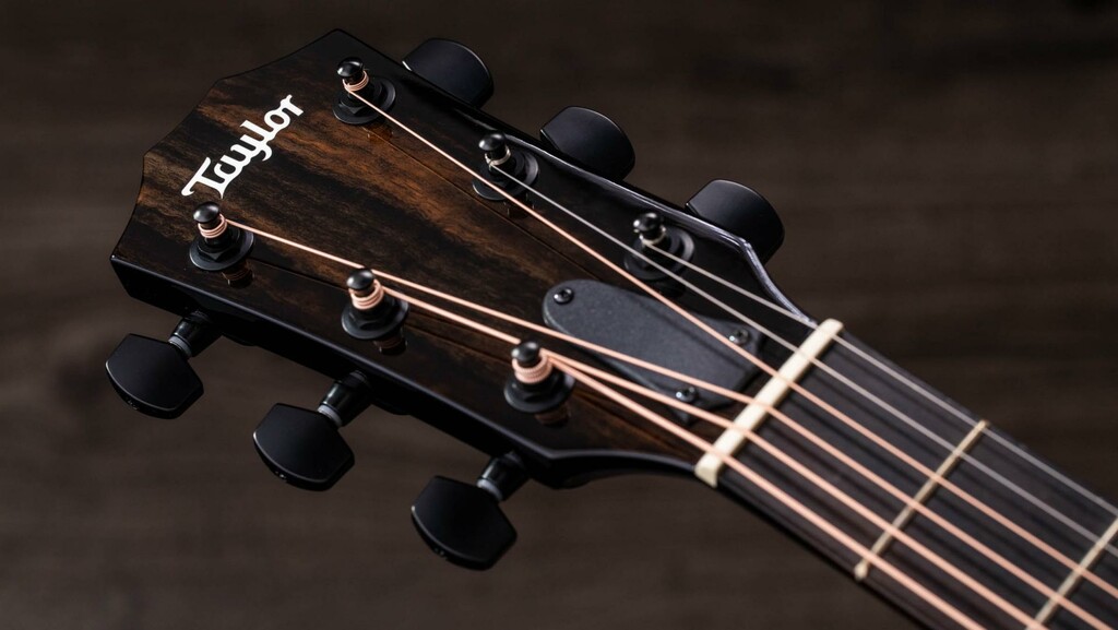 Taylor 214ce Deluxe Acoustic-electric Guitar - Black