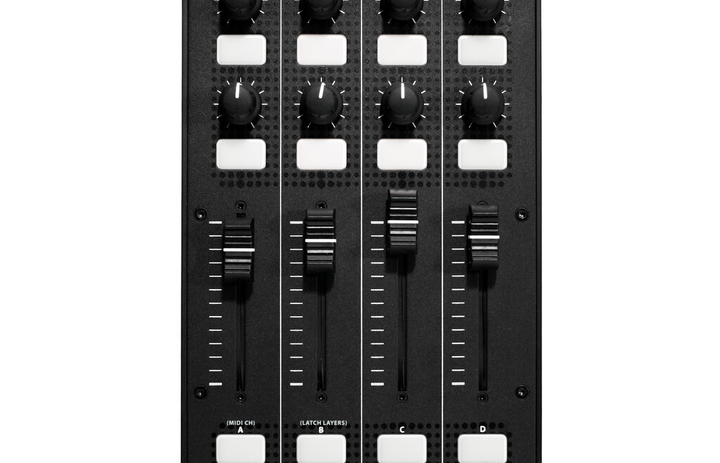 Allen＆Heath 数少ない Xone:K2 オーディオI/F MIDIコントローラー