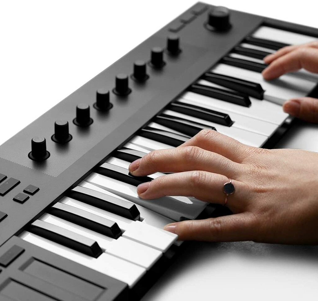 Native Instruments Komplete Kontrol M32 Micro MIDI Keyboard Controller