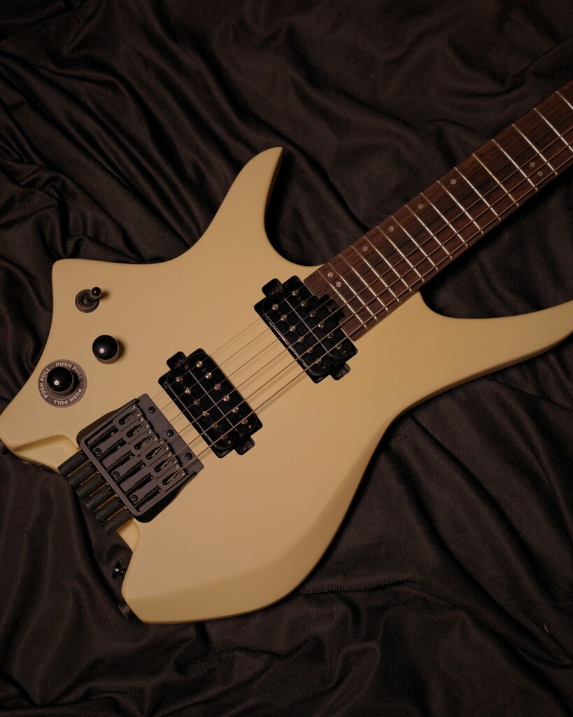 ギター HEX Guitars N400L Ivory LH HEX Guitarsのヘッドレスギターに