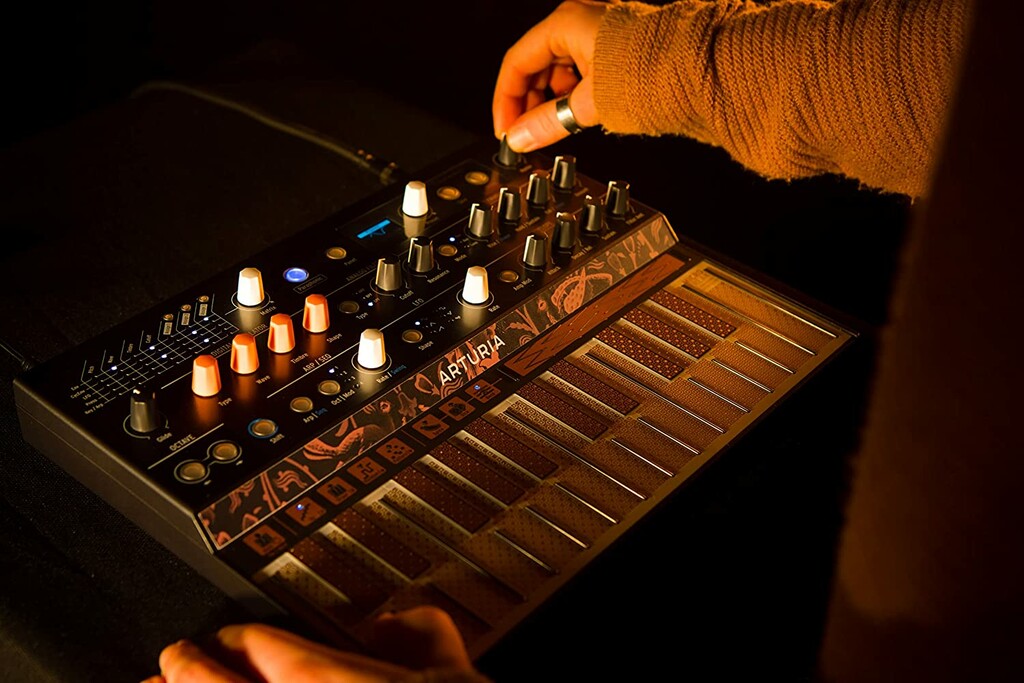 Arturia MicroFreak Hybrid Synthesizer